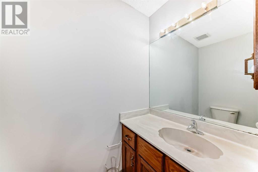 Single Family House 4 Level for Sale in  Sanderling Way NW Sandstone Valley Calgary 