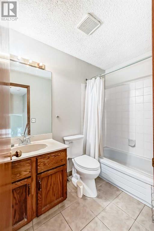 Single Family House 4 Level for Sale in  Sanderling Way NW Sandstone Valley Calgary 