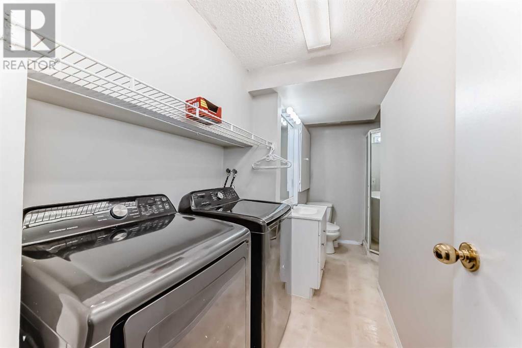 Single Family House 4 Level for Sale in  Sanderling Way NW Sandstone Valley Calgary 