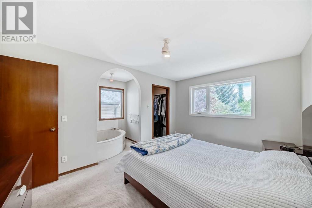 Single Family House 4 Level for Sale in  Sanderling Way NW Sandstone Valley Calgary 