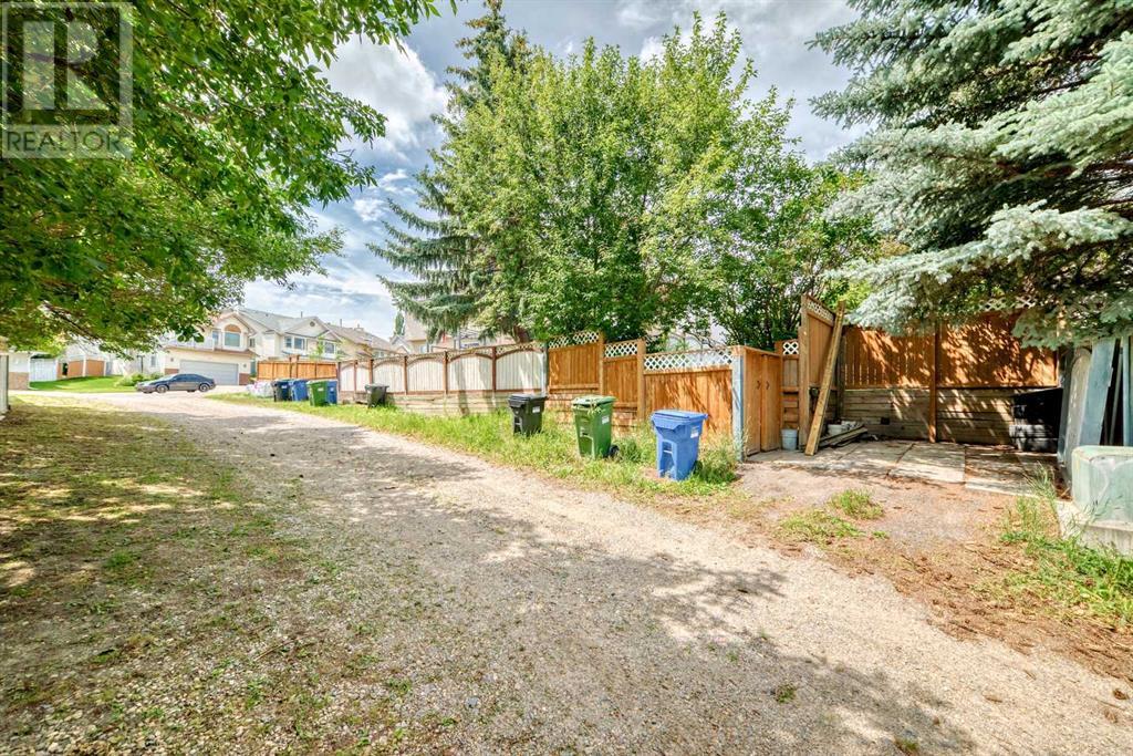 Single Family House 4 Level for Sale in  Sanderling Way NW Sandstone Valley Calgary 