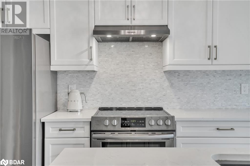 Photo 10 of 16 Victorway Drive, Barrie ON
