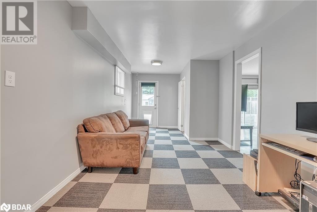 Photo 17 of 16 Victorway Drive, Barrie ON