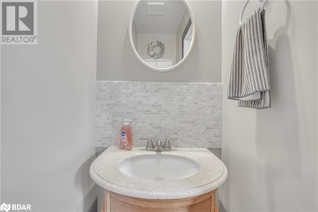 Photo 18 of 16 Victorway Drive, Barrie ON