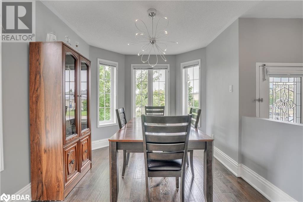 Photo 4 of 16 Victorway Drive, Barrie ON