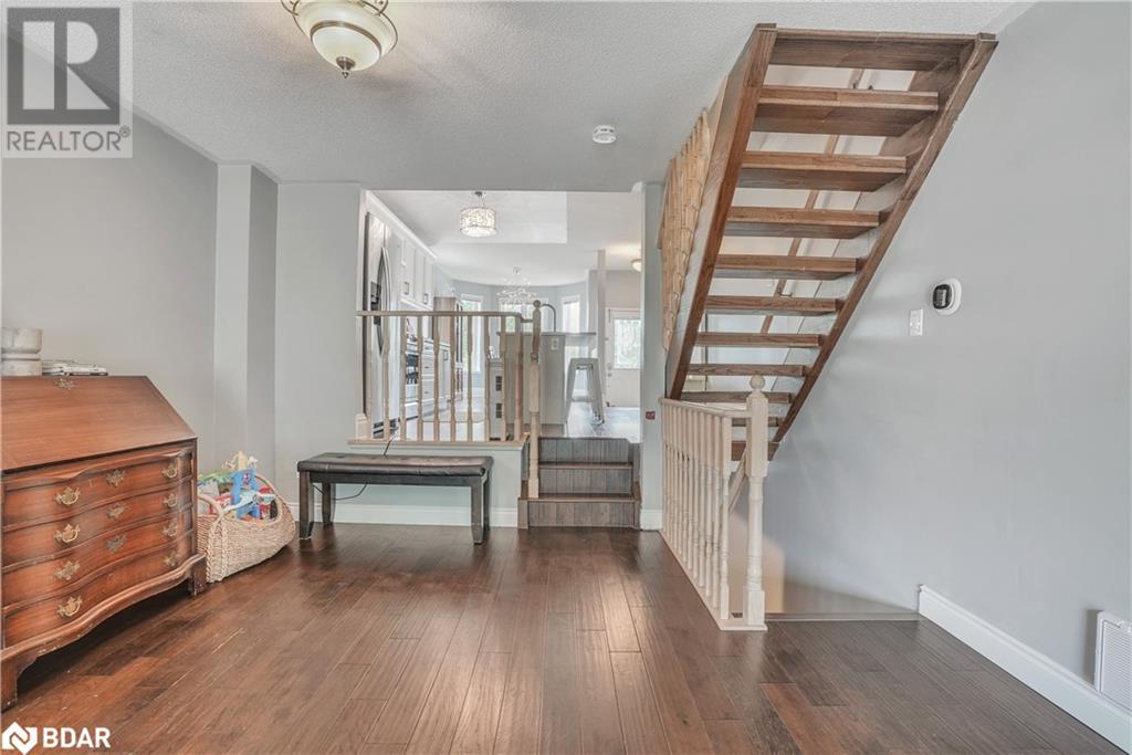 Photo 19 of 16 Victorway Drive, Barrie ON