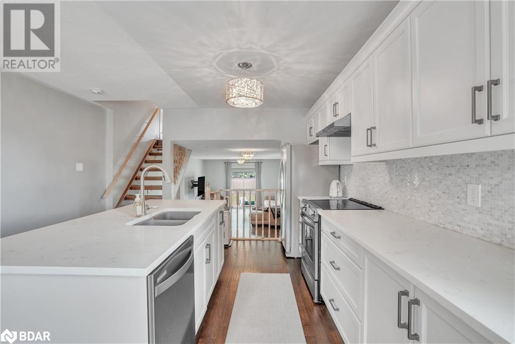 Photo 5 of 16 Victorway Drive, Barrie ON