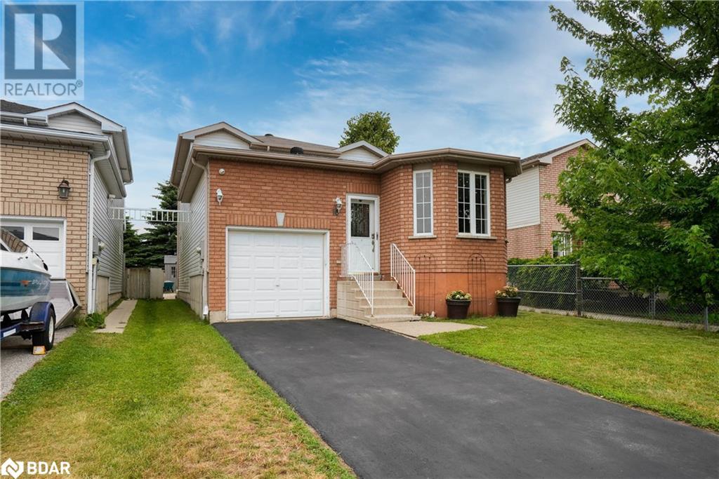 Photo 2 of 16 Victorway Drive, Barrie ON