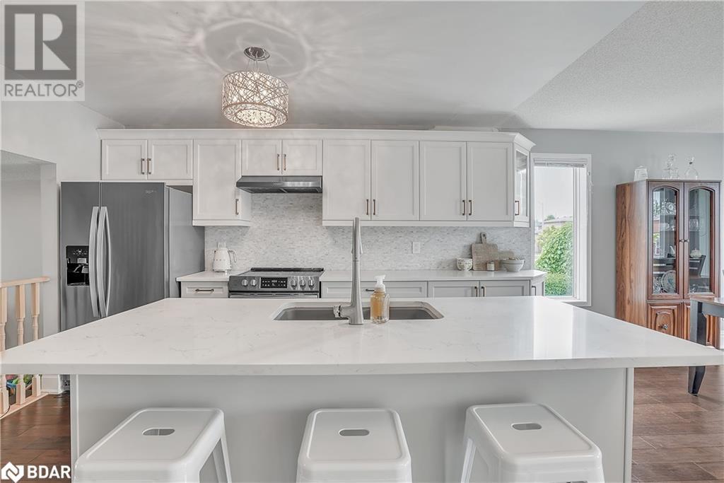 Photo 8 of 16 Victorway Drive, Barrie ON