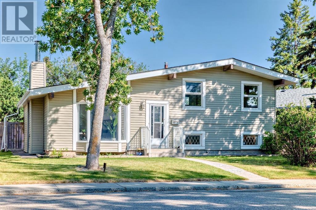 Single Family House 3 Level for Sale in  Glenpatrick Drive SW Glenbrook Calgary 