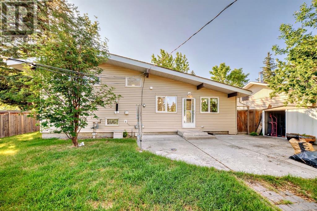 Single Family House 3 Level for Sale in  Glenpatrick Drive SW Glenbrook Calgary 