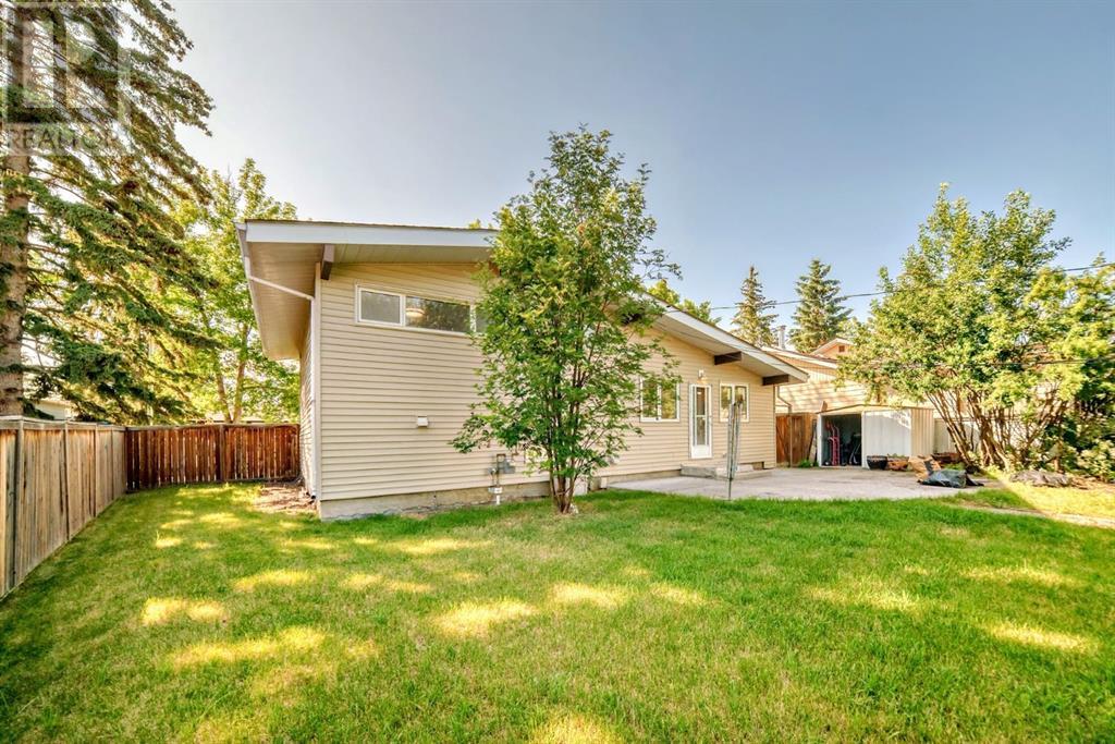 Single Family House 3 Level for Sale in  Glenpatrick Drive SW Glenbrook Calgary 