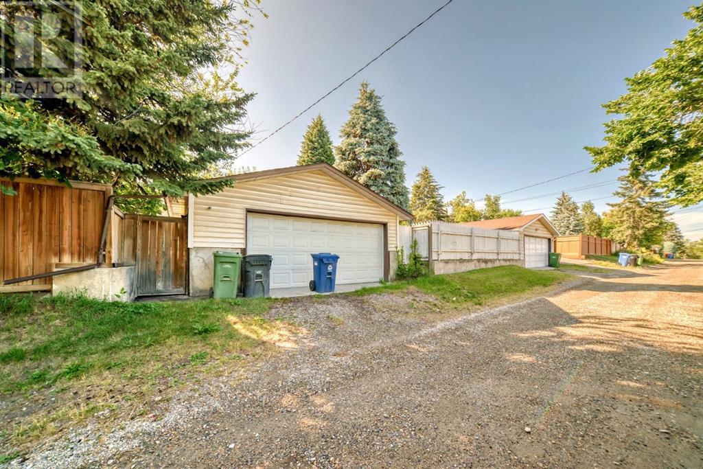 Single Family House 3 Level for Sale in  Glenpatrick Drive SW Glenbrook Calgary 