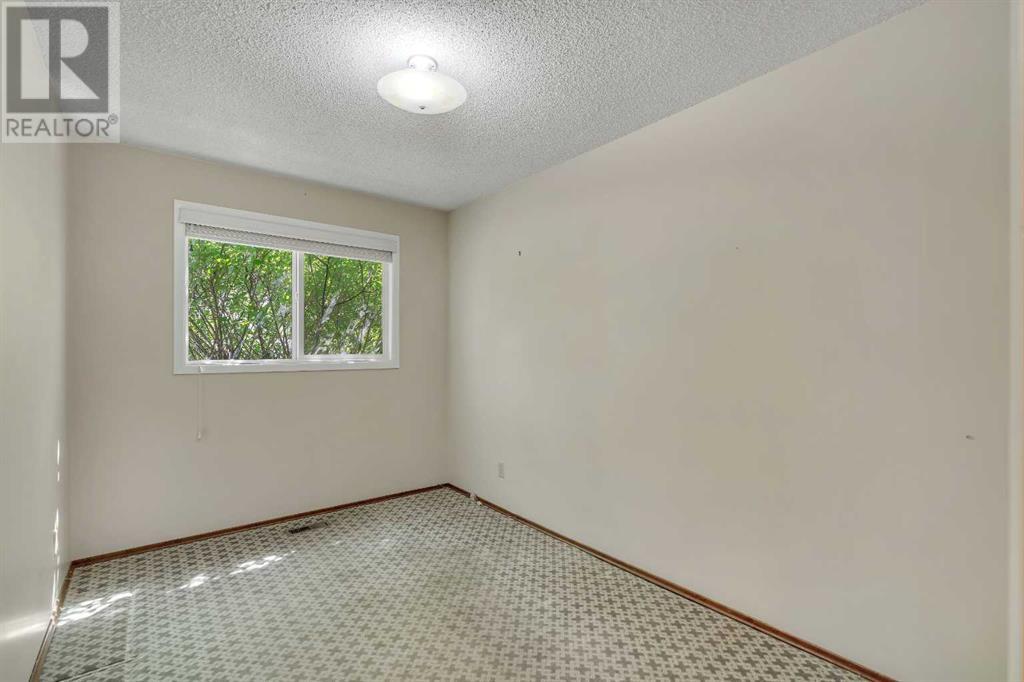 Single Family House Bungalow for Sale in  Valiant Drive NW Varsity Calgary 