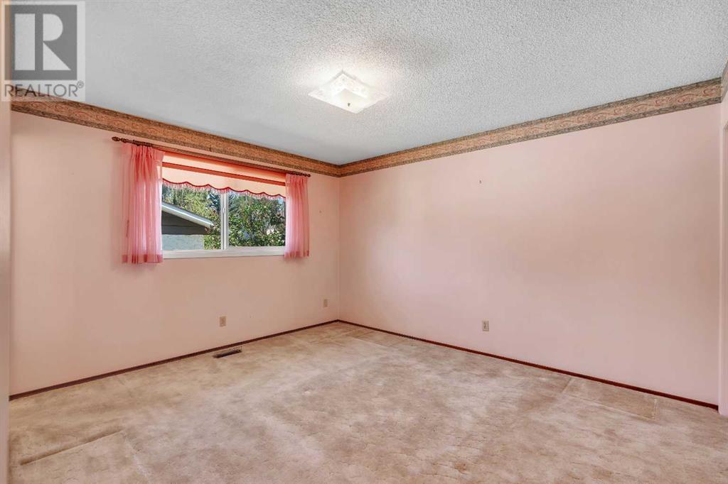 Single Family House Bungalow for Sale in  Valiant Drive NW Varsity Calgary 