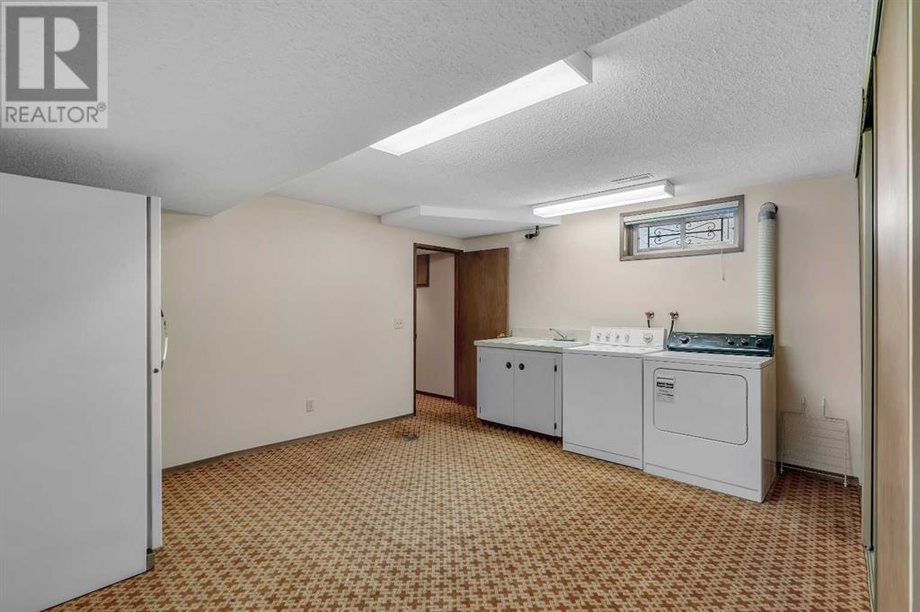 Single Family House Bungalow for Sale in  Valiant Drive NW Varsity Calgary 