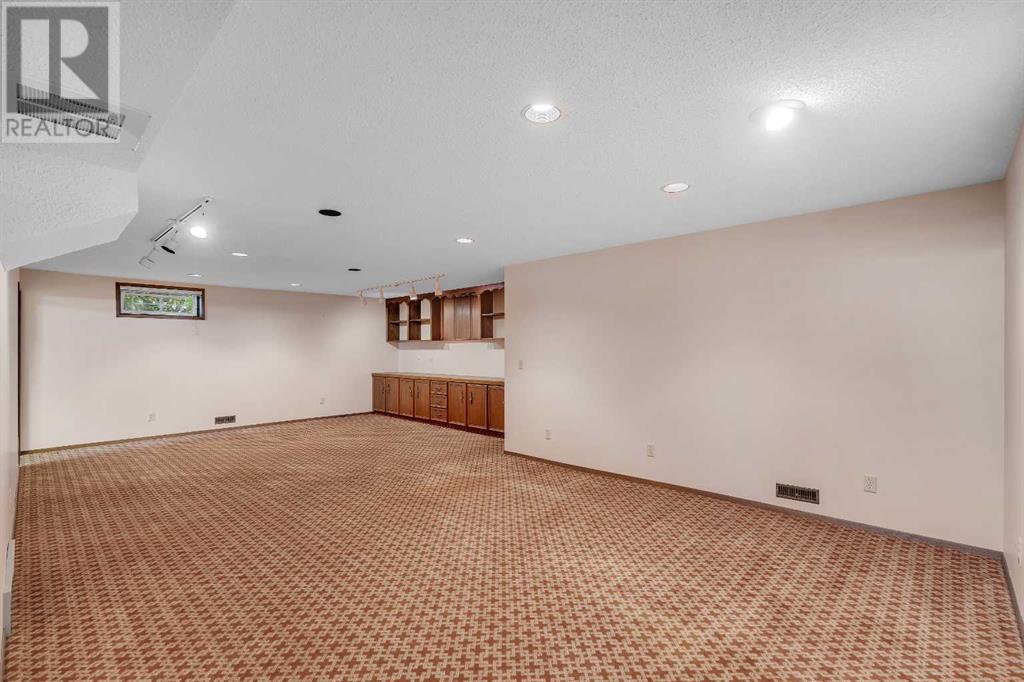Single Family House Bungalow for Sale in  Valiant Drive NW Varsity Calgary 