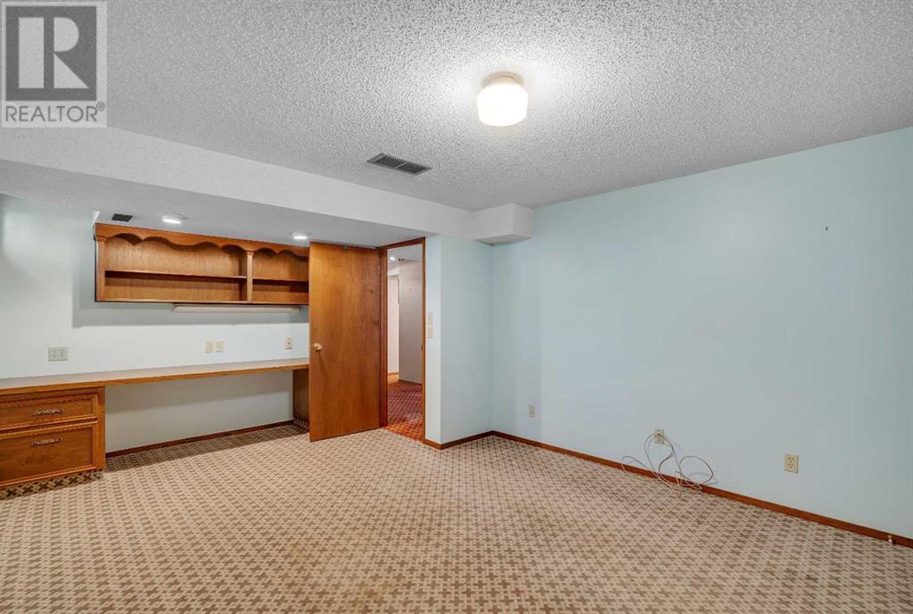 Single Family House Bungalow for Sale in  Valiant Drive NW Varsity Calgary 