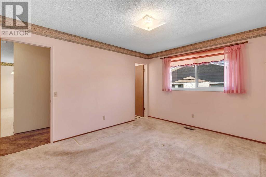 Single Family House Bungalow for Sale in  Valiant Drive NW Varsity Calgary 