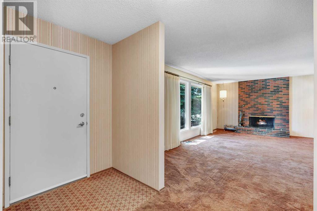 Single Family House Bungalow for Sale in  Valiant Drive NW Varsity Calgary 