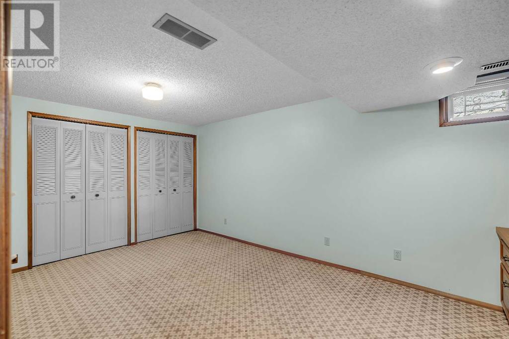 Single Family House Bungalow for Sale in  Valiant Drive NW Varsity Calgary 