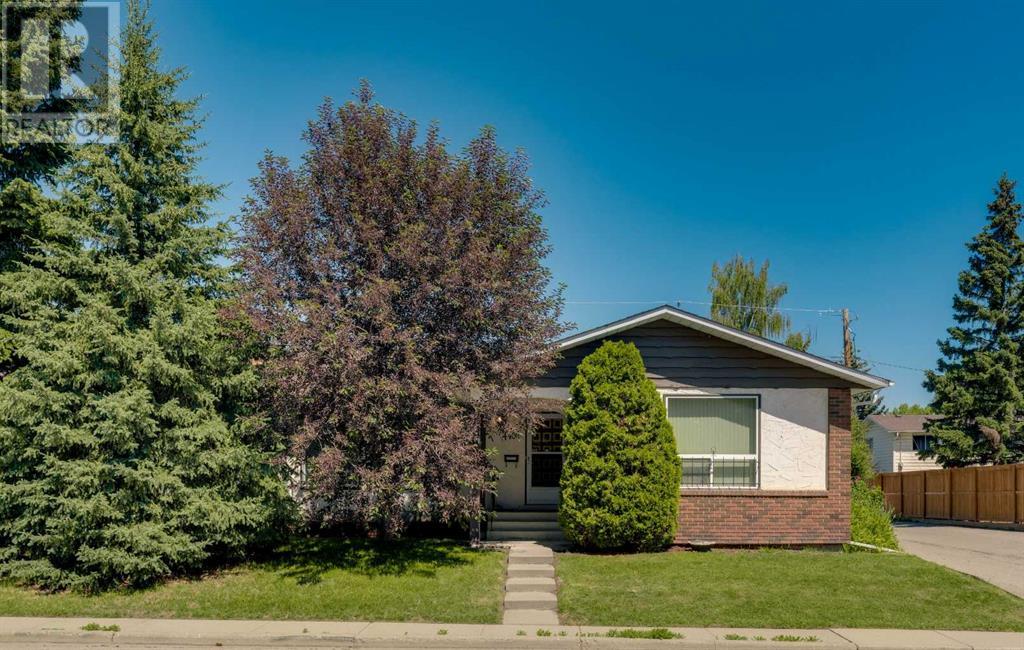 4904 Valiant Drive NW, Calgary, Alberta