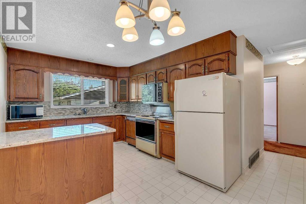 Single Family House Bungalow for Sale in  Valiant Drive NW Varsity Calgary 