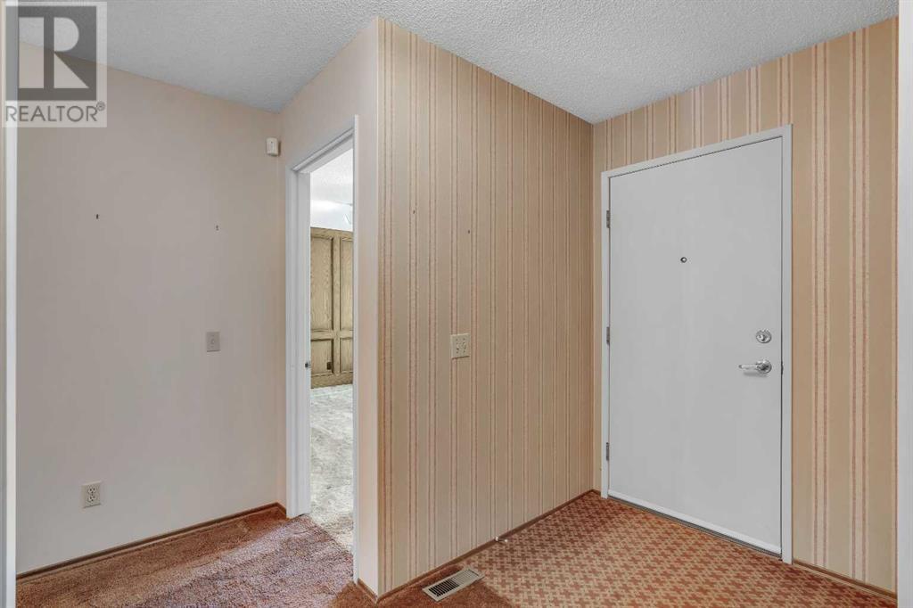 Single Family House Bungalow for Sale in  Valiant Drive NW Varsity Calgary 