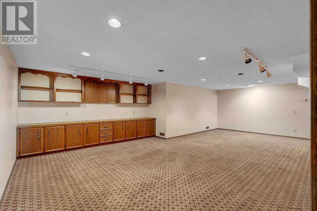 Single Family House Bungalow for Sale in  Valiant Drive NW Varsity Calgary 