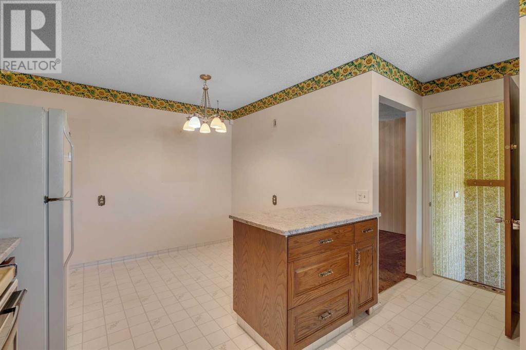 Single Family House Bungalow for Sale in  Valiant Drive NW Varsity Calgary 