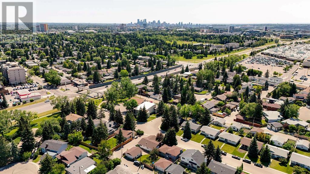 Single Family House Bungalow for Sale in  Valiant Drive NW Varsity Calgary 