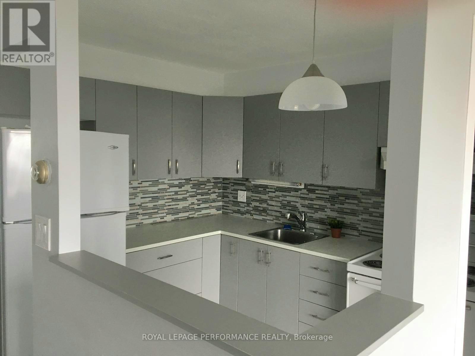 Photo 9 of 1113 20 Chesterton Drive W, Ottawa ON