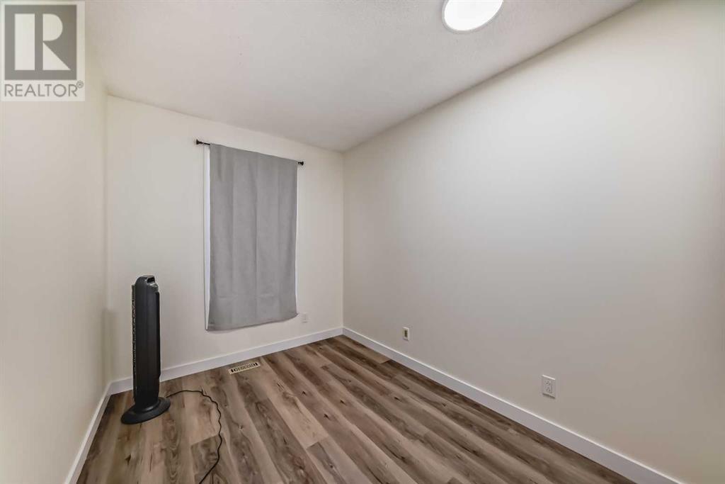 Single Family House for Sale in  Pensville Close SE Penbrooke Meadows Calgary 