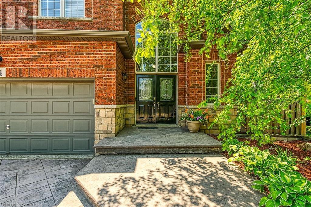 Photo 3 of 4 Moonstone Court, Hamilton ON