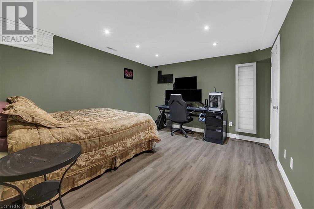 Photo 40 of 4 Moonstone Court, Hamilton ON