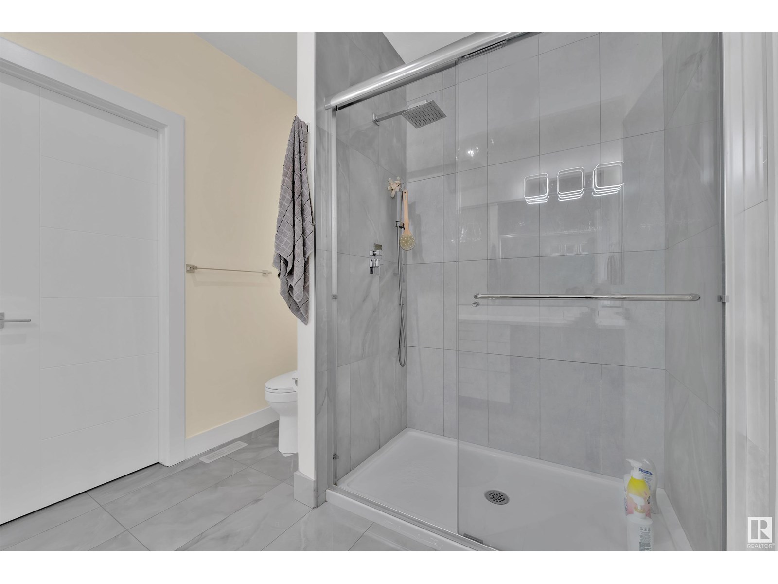Photo 11 of 220 42 St Sw, Edmonton AB