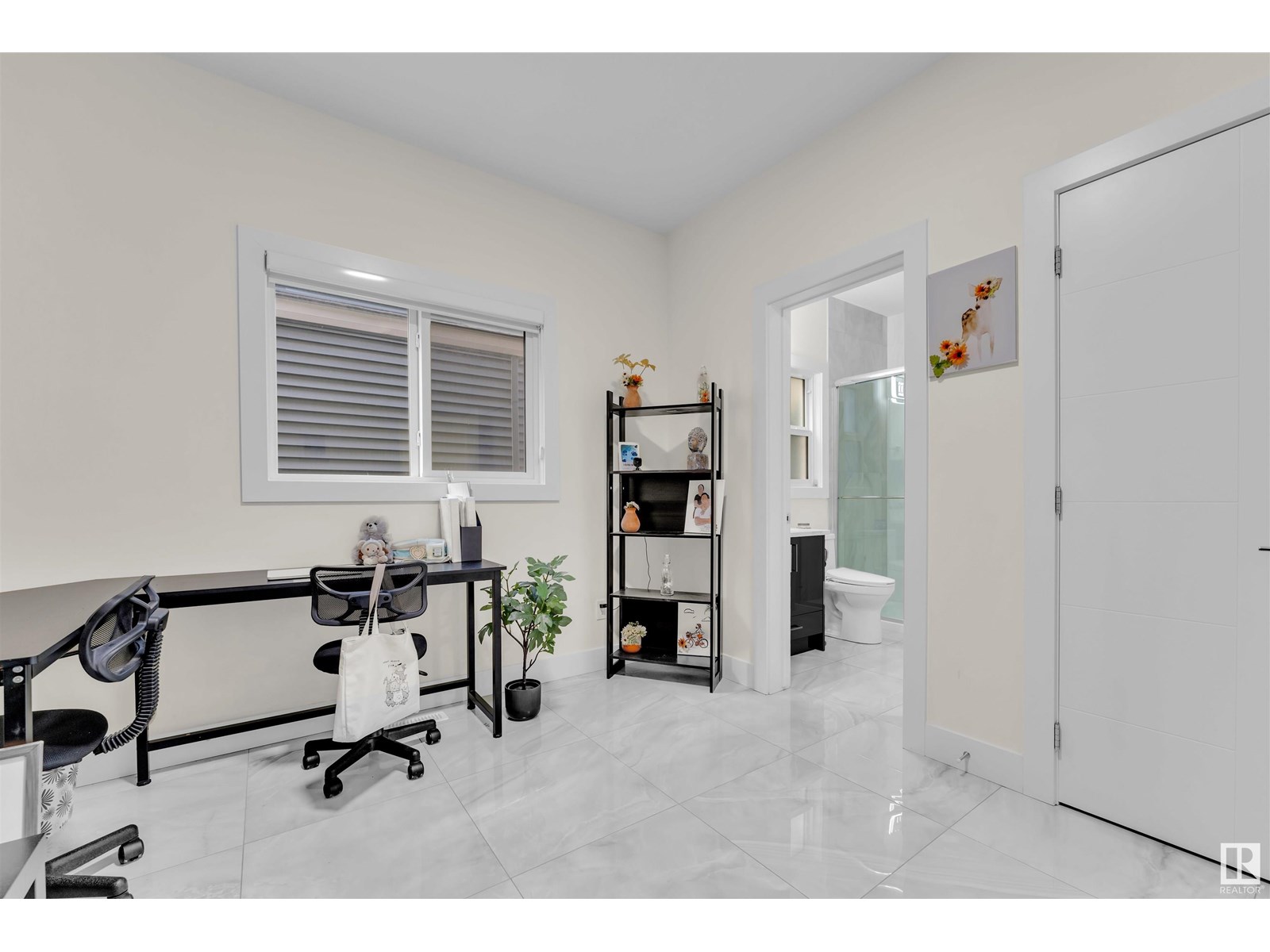 Photo 1 of 220 42 St Sw, Edmonton AB