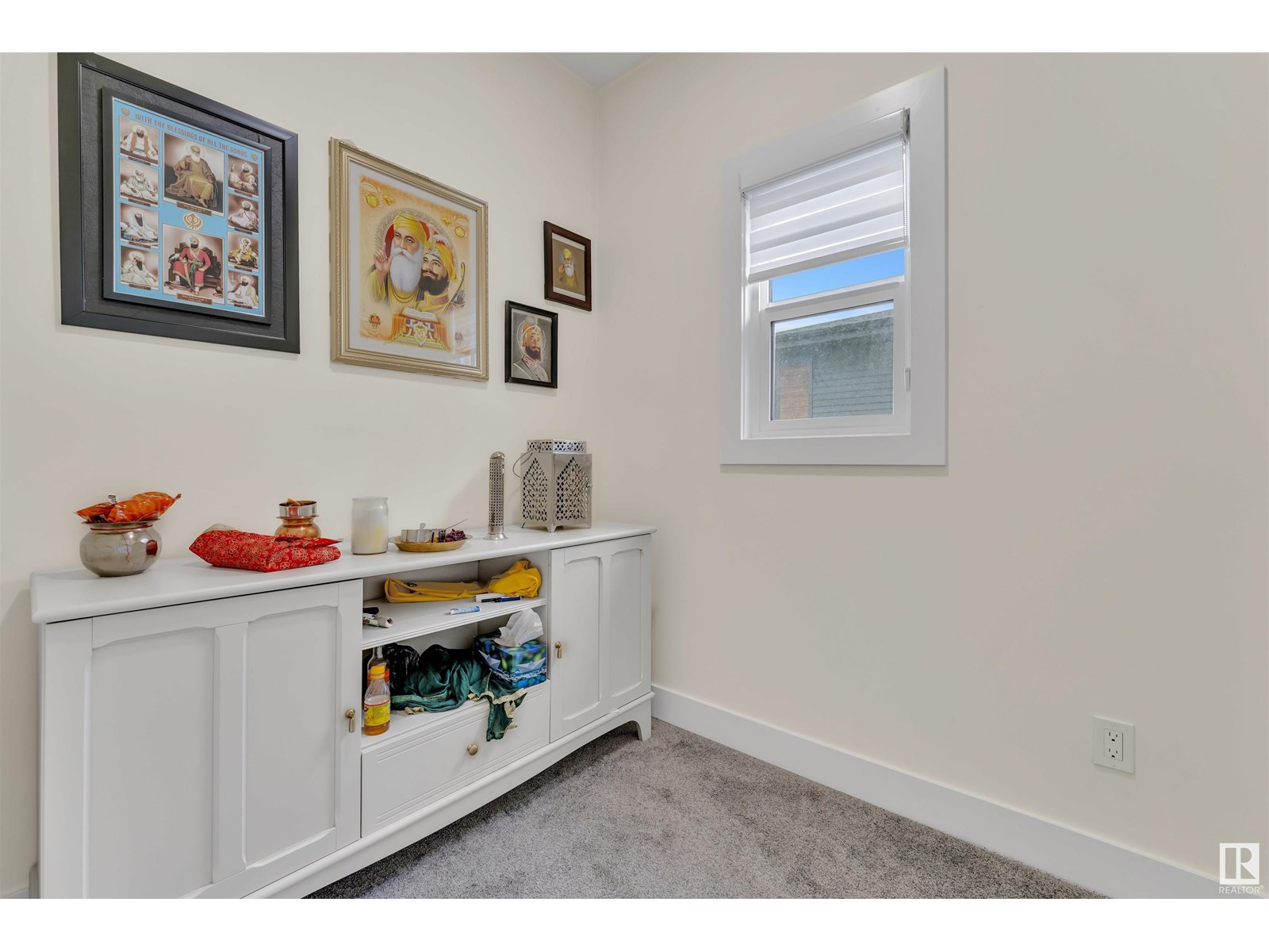 Photo 4 of 220 42 St Sw, Edmonton AB