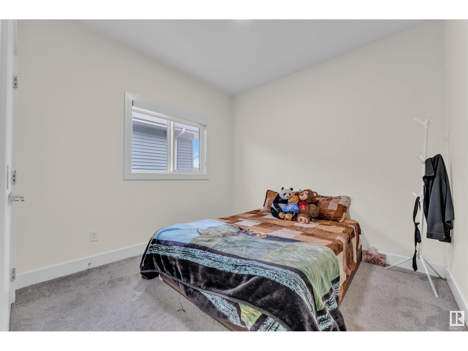 Photo 5 of 220 42 St Sw, Edmonton AB