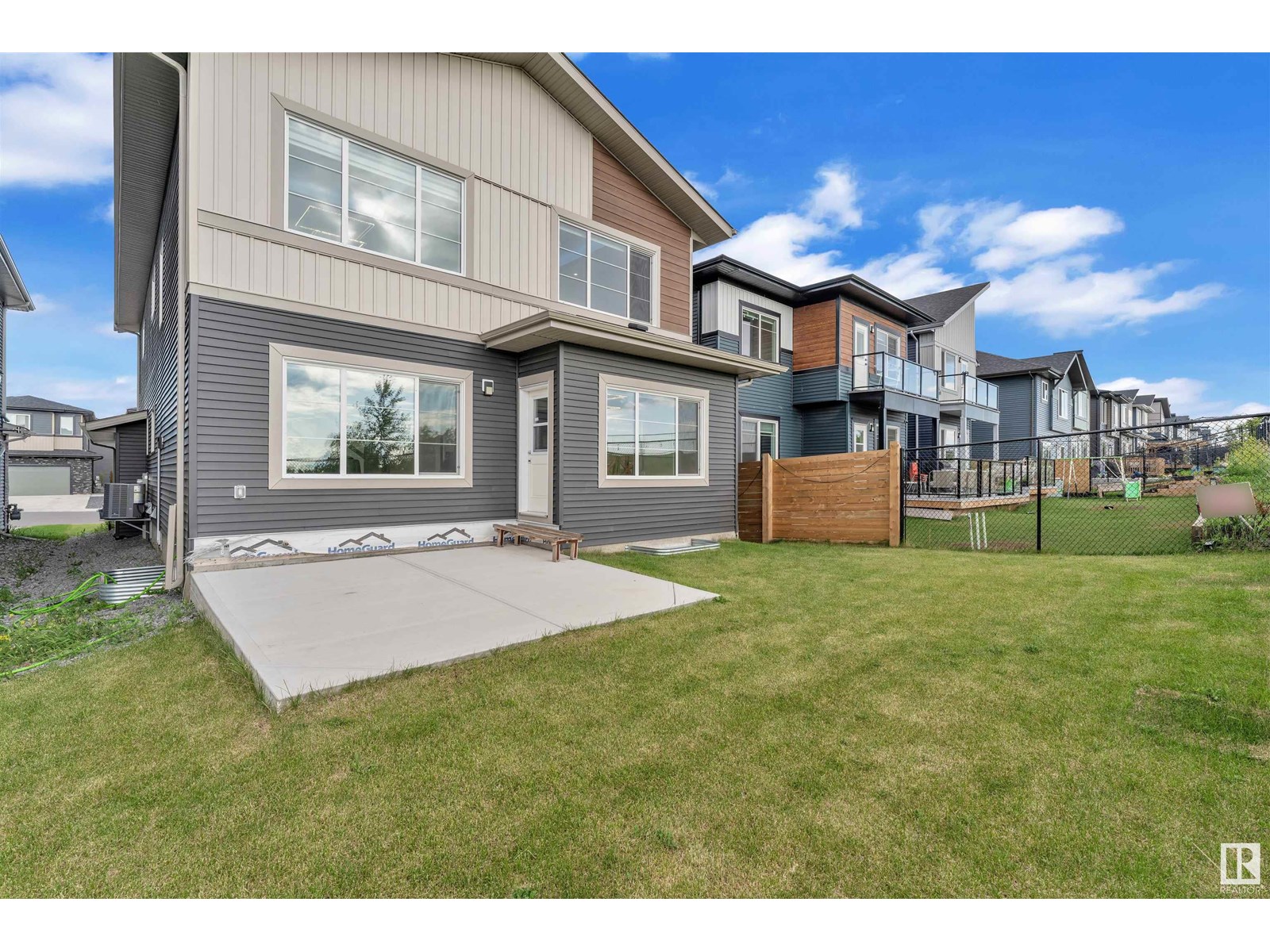 Photo 3 of 220 42 St Sw, Edmonton AB