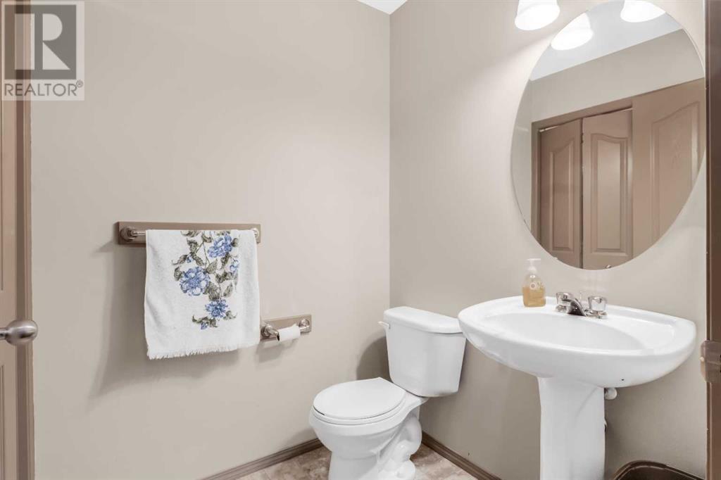 Single Family House for Sale in  New Brighton Drive SE New Brighton Calgary 