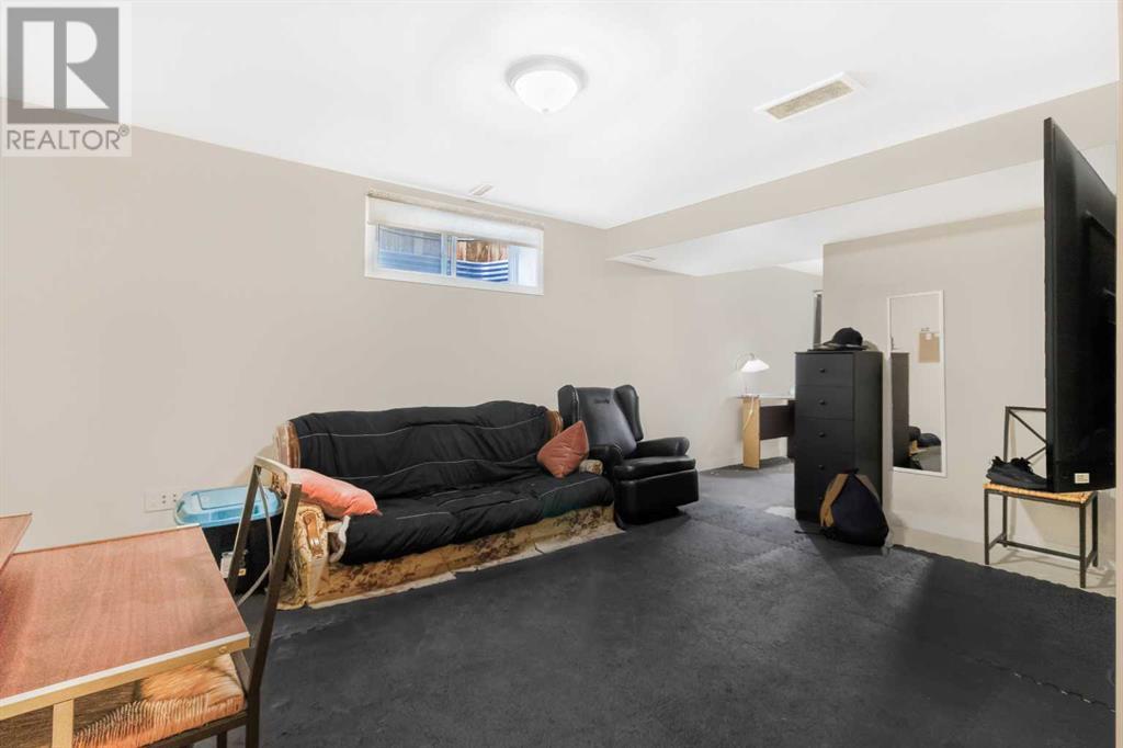Single Family House for Sale in  New Brighton Drive SE New Brighton Calgary 