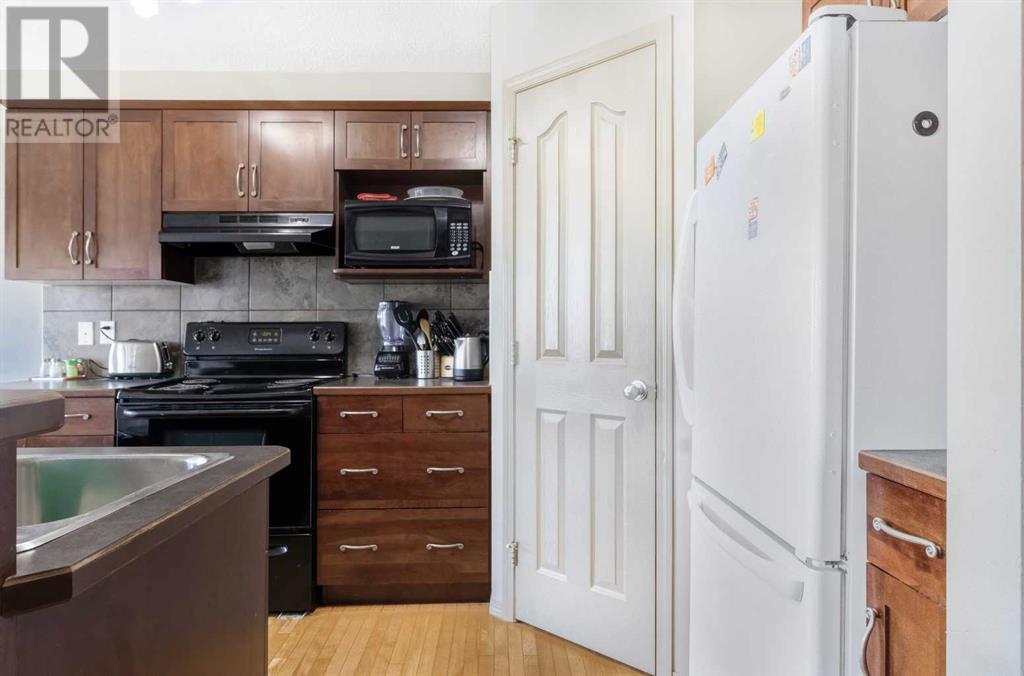 Single Family House for Sale in  New Brighton Drive SE New Brighton Calgary 