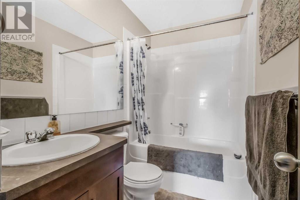Single Family House for Sale in  New Brighton Drive SE New Brighton Calgary 