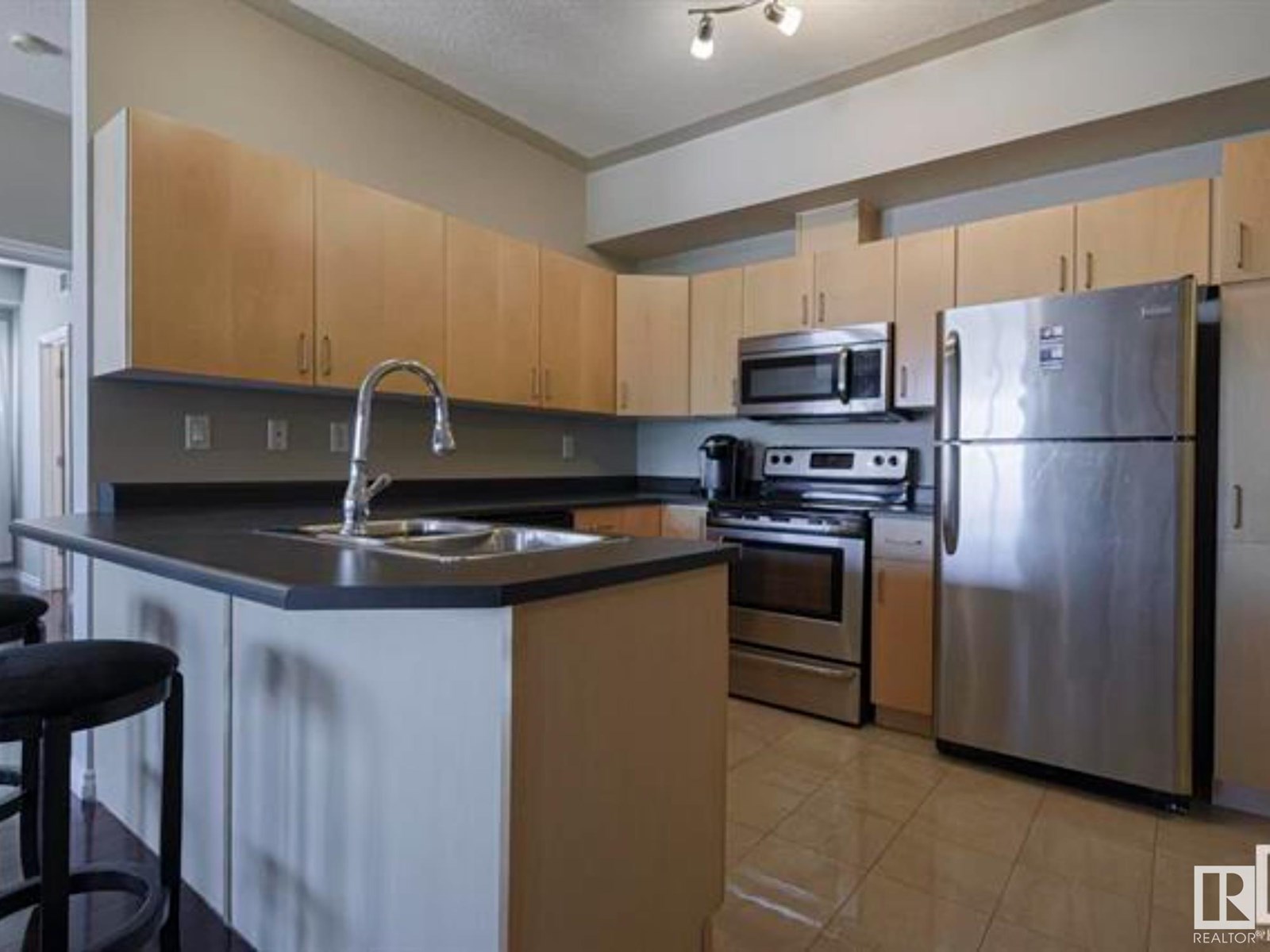 Photo 3 of 202 10707 102 Av Nw, Edmonton AB