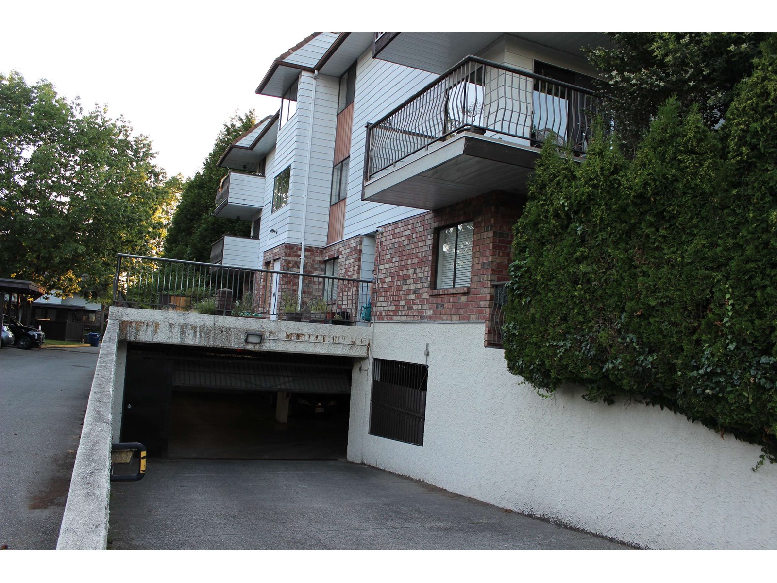 Photo 7 of 208 7473 140 Street, Surrey BC