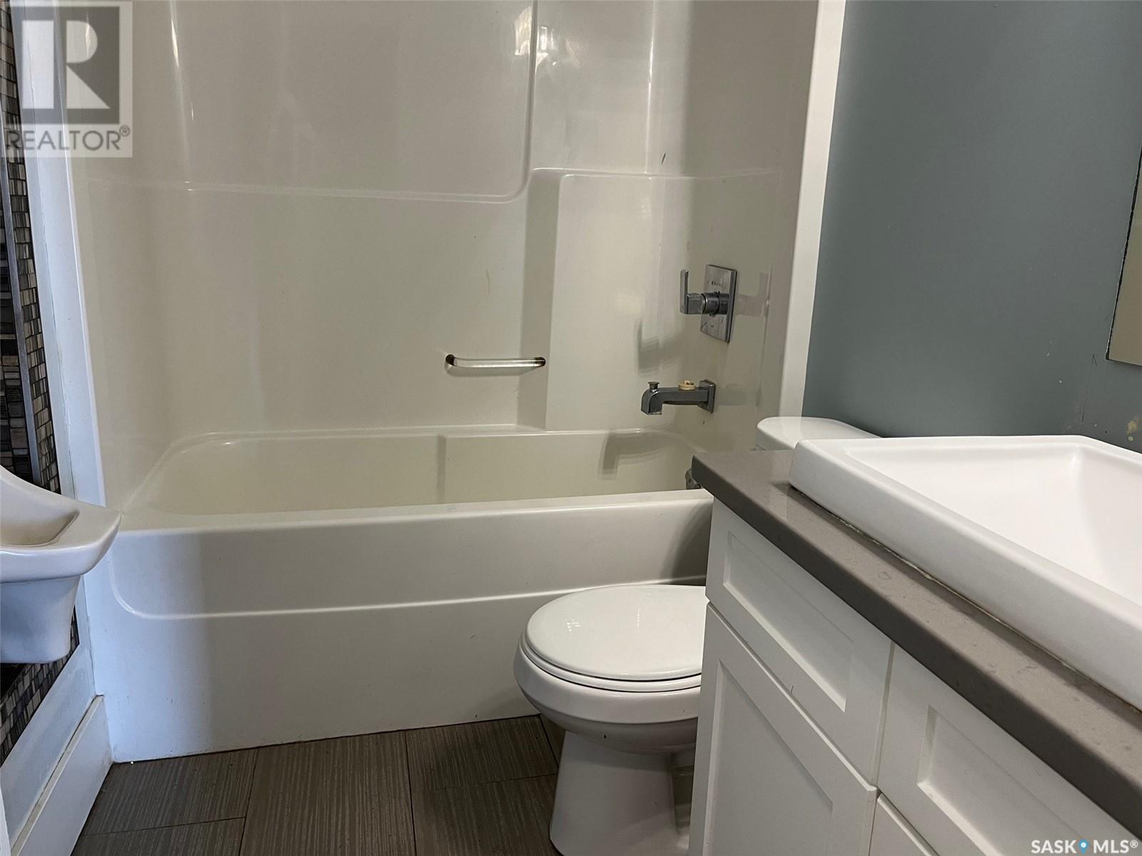 Single Family House 2 Level for Sale in  Jameson CRESCENT Regina 