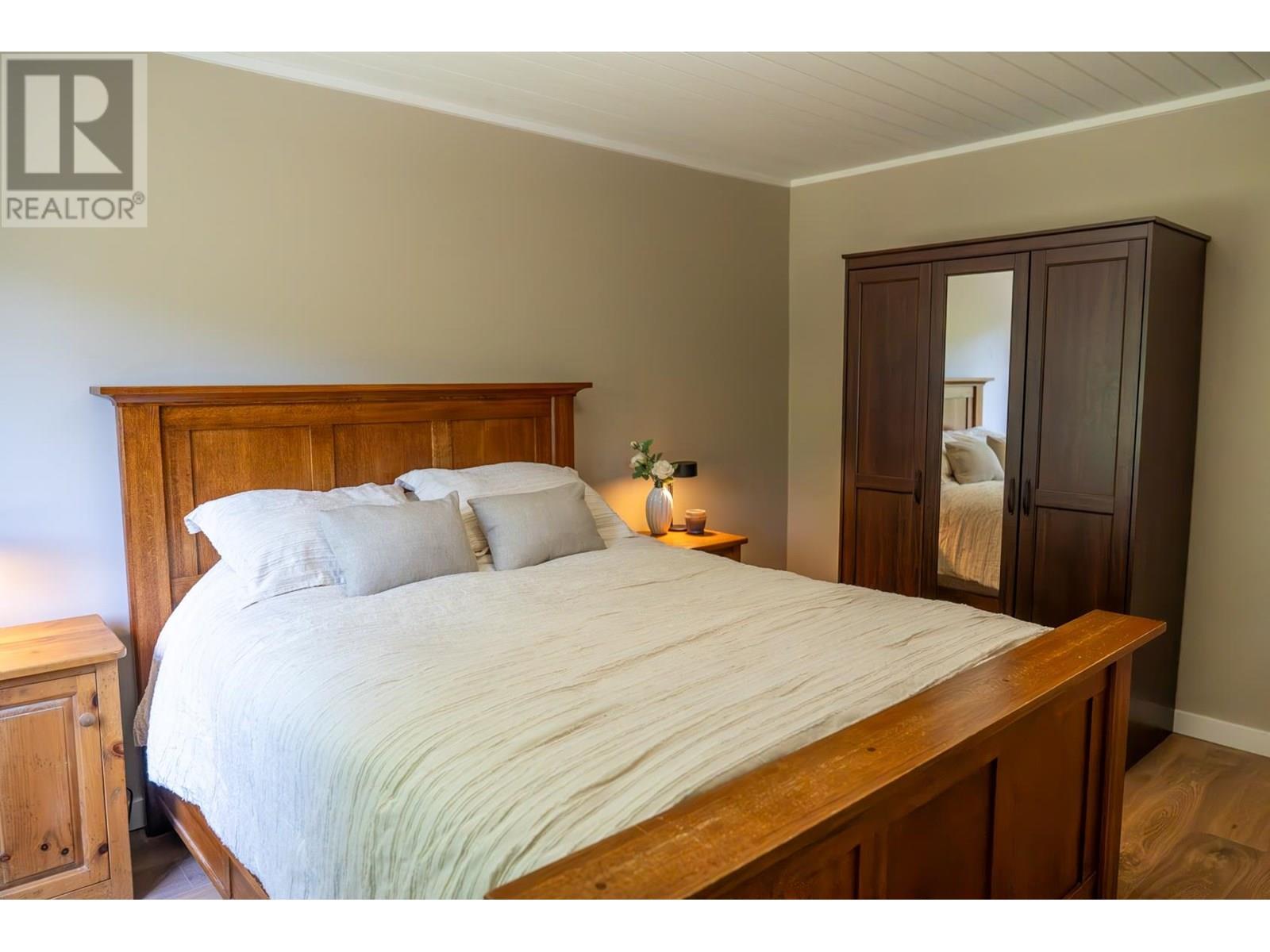 9907 GOWLLAND POINT ROAD, Pender Island