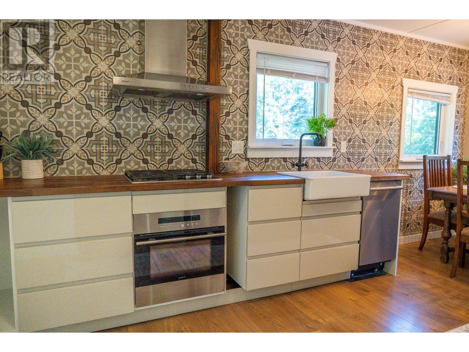 9907 GOWLLAND POINT ROAD, Pender Island