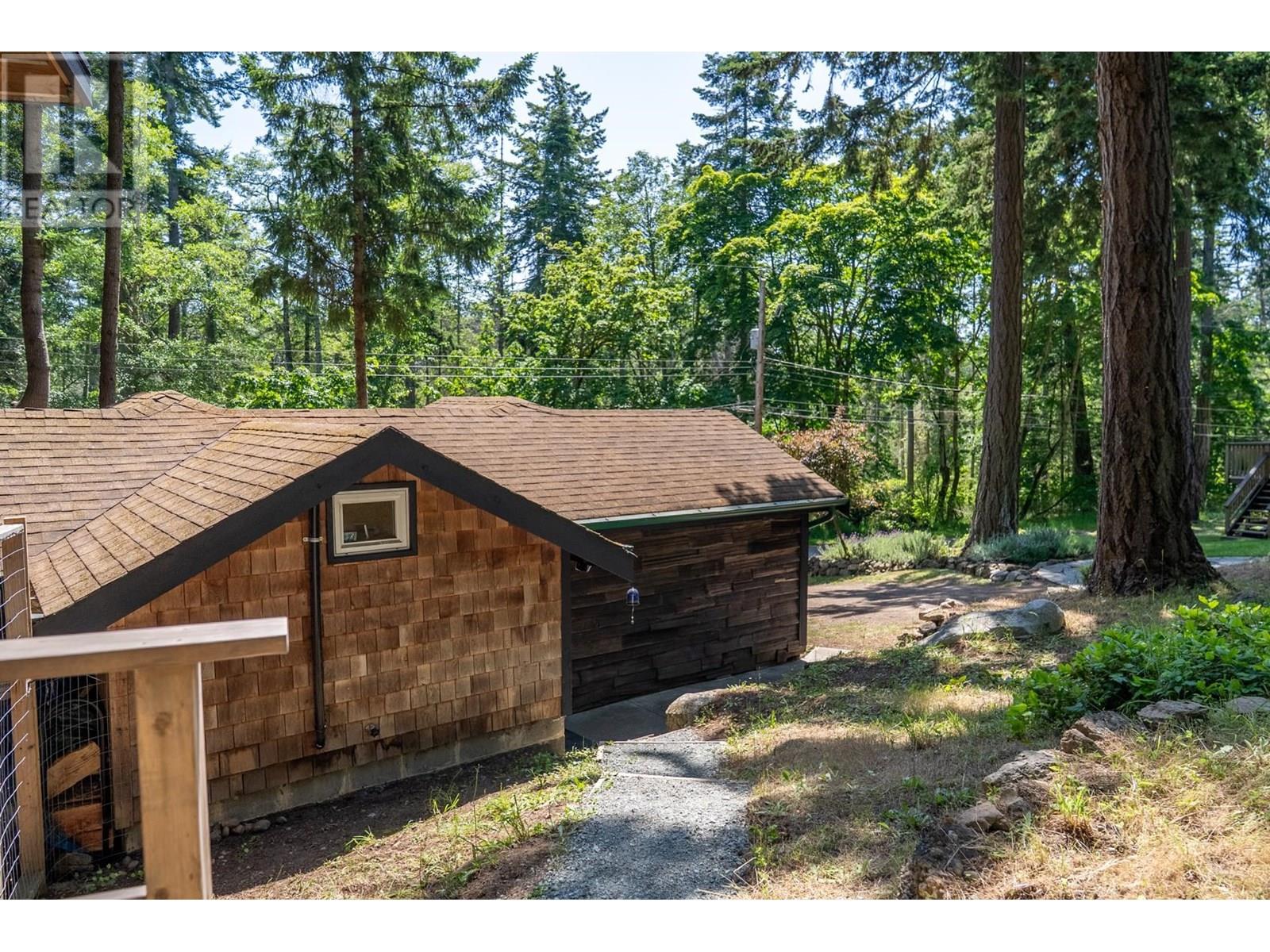 9907 GOWLLAND POINT ROAD, Pender Island